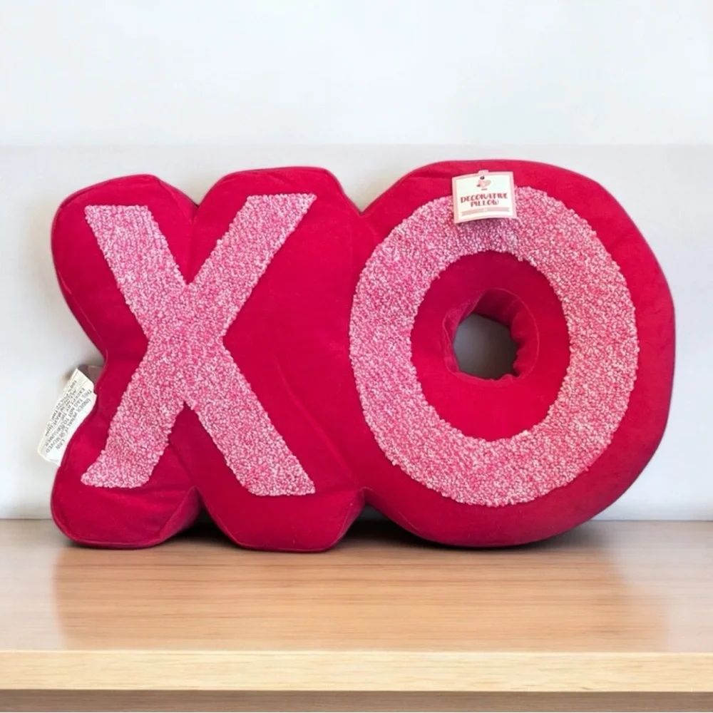 Target Bullseyes XO Valentines Pillow Decor ❤️